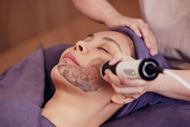 OxyGeneo® Carbon Intense Facial
